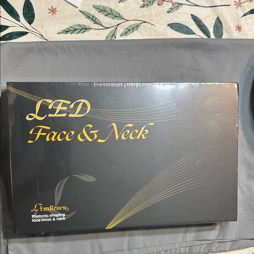 LED Face & Neck Photonic Shaping Mask